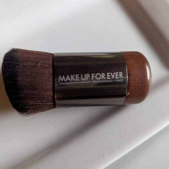 Make Up For Ever | BUFFING FOUNDATION BRUSH - 112 Artisan Brush - Picture 7 of 10